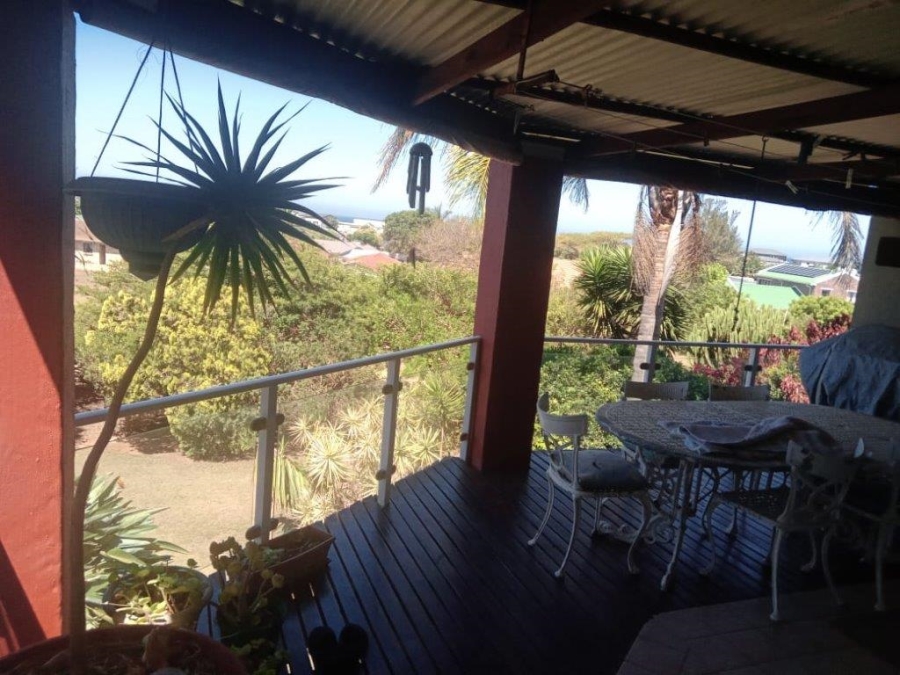 4 Bedroom Property for Sale in Wavecrest Eastern Cape